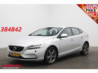 Vaurioauto  passenger cars Volvo V-40 2.0 T3 Momentum Navi Cruise SHZ PDC LMV 2016/9