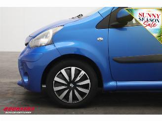 Toyota Aygo 1.0 VVT-i Now 5-drs Airco Navi Bluetooth 92.182 km! picture 5