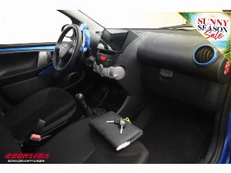 Toyota Aygo 1.0 VVT-i Now 5-drs Airco Navi Bluetooth 92.182 km! picture 11