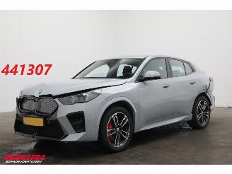 krockskadad bil auto BMW iX2 eDrive20 67 kWh M Sport Edition ACC Navi Clima Leder SHZ Virtual Apple/Android Camera PDC 2025/8