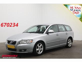 Damaged car Volvo V-50 1.6 D2 S/S Kinetic Cruise Navi Clima Leder SHZ PDC 2011/12