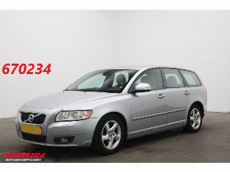 Vaurioauto  passenger cars Volvo V-50 1.6 D2 S/S Kinetic Cruise Navi Clima Leder SHZ PDC 2011/12