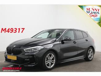 uszkodzony samochody osobowe BMW 1-serie 118i Aut. M-Sport LED Apple/Android LivePro Cruise 65.193 km! 2023/4