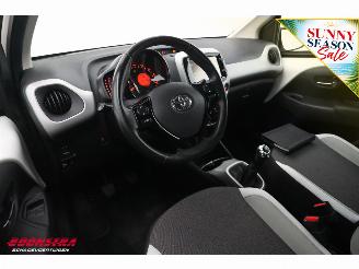 Toyota Aygo 1.0 VVT-i x-play Apple/Android Airco Cruise Camera picture 21
