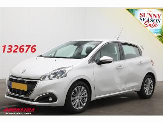 occasion passenger cars Peugeot 208 1.6 BlueHDi Allure Navi Clima Cruise Apple/Android Camera PDC 2016/6
