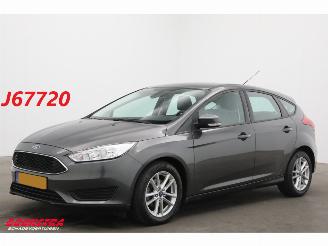 Unfallwagen Ford Focus 1.0 Trend Edition Navi Cruise PDC 51.689 km! 2015/9