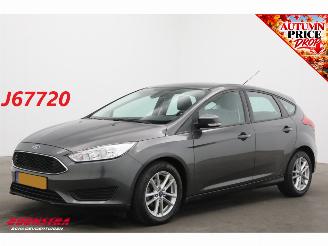 uszkodzony samochody osobowe Ford Focus 1.0 Trend Edition Navi Cruise PDC 51.689 km! 2015/9