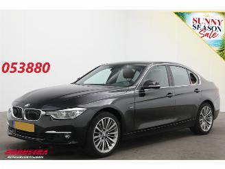 Damaged car BMW 3-serie 318i Aut. Luxury Cruise Navi Clima Leder SHZ PDC 2017/4