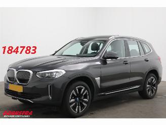 krockskadad bil auto BMW iX3 Executive 80 kWh Pano ACC Navi Clima Apple/Android Leder SHZ Camera PDC 2021/11