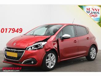 Voiture accidenté Peugeot 208 1.2 PureTech Signature Cruise Navi Airco Apple/Android PDC 2019/5