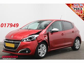 Coche accidentado Peugeot 208 1.2 PureTech Signature Cruise Navi Airco Apple/Android PDC 2019/5