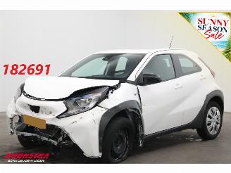 Schadeauto Toyota Aygo 1.0 VVT-i MT Play ACC Navi Airco Apple/Android Camera PDC 2024/3