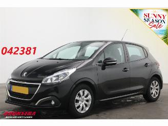 Unfallwagen Peugeot 208 1.2 PureTech Blue Lease Cruise Airco Apple/Android PDC 2018/7