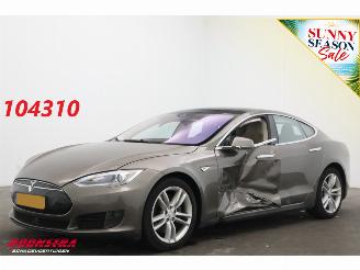 Auto incidentate Tesla Model S 70D Pano ACC Leder Memory SHZ Virtual Camera PDC AHK 2015/12