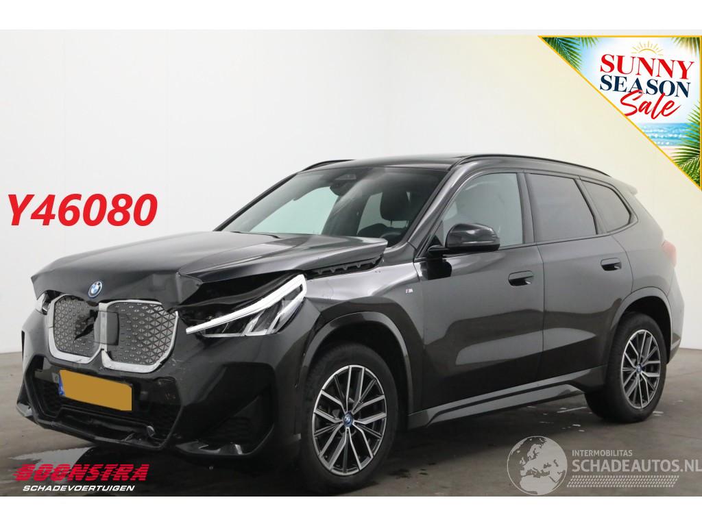 BMW iX1 eDrive20 67 kWh M Sport Pano ACC Navi Clima SHZ Apple/Android Camera PDC AHK