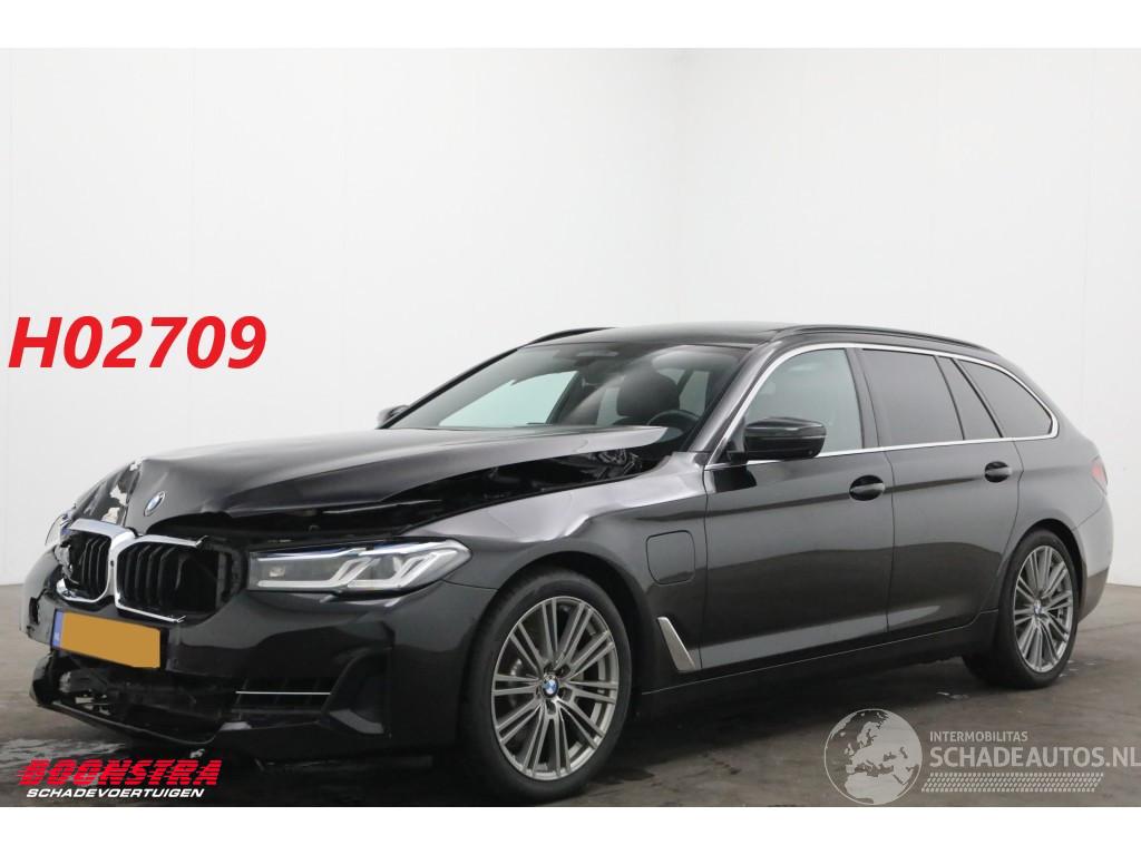 BMW 5-serie Touring 530e HE ACC HUD Panorama Memory Camera PDC AHK