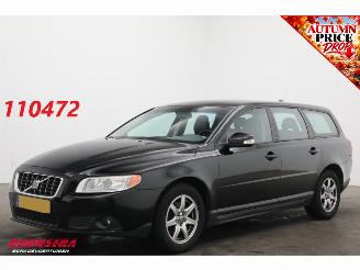 Unfallwagen Volvo V-70 2.0D Kinetic Cruise Navi Clima Leder PDC 2009/5