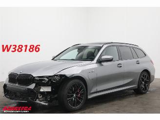 skadebil auto BMW 3-serie Touring 330e xDrive M-Sport HUD H/K Pano ACC SHZ LrHZ Apple/Android Camera PDC AHK 2026/10