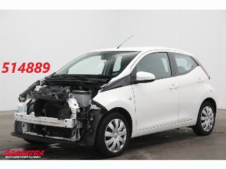 Coche accidentado Toyota Aygo 1.0 VVT-i x-play Teilediebstahl Navi Airco Apple/Android Camera 2020/7