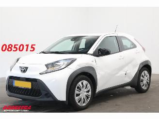 Schadeauto Toyota Aygo 1.0 VVT-i MT Play Cruise Airco Bluetooth Camera 2023/4
