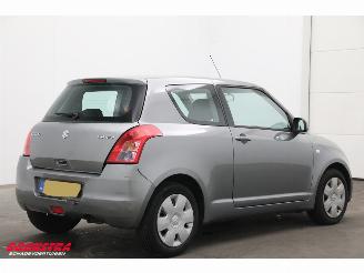 Suzuki Swift 1.3 Comfort 2e Eig. 108.123 km! picture 3