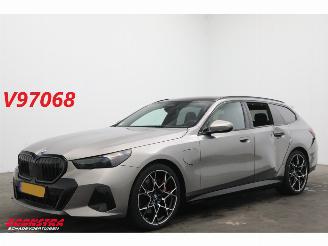 Unfallwagen BMW 5-serie xDrive Touring M-Sport B&W HUD Pano Memory LrHZ 360° AHK 2025/9