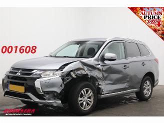 krockskadad bil auto Mitsubishi Outlander 2.0 PHEV Business Edition 4x4 Camera AHK Clima Cruise Navi 2015/10