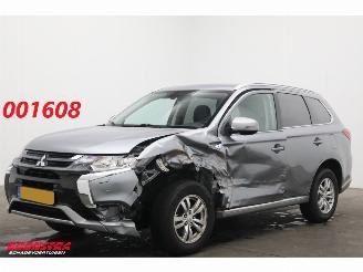 Unfallwagen Mitsubishi Outlander 2.0 PHEV Business Edition 4x4 Camera AHK Clima Cruise Navi 2015/10