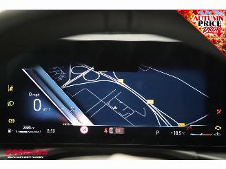 BMW 3-serie 318i Aut. M-Sport Pano AHK Camera SHZ Leder LED picture 35