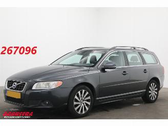 Auto incidentate Volvo V-70 2.0 D4 Aut. Momentum Leder Navi Clima Cruise SHZ PDC AHK 2013/1