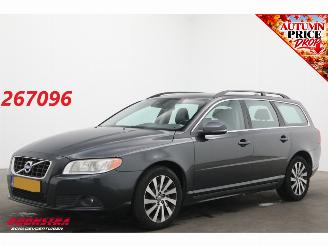 Damaged car Volvo V-70 2.0 D4 Aut. Momentum Leder Navi Clima Cruise SHZ PDC AHK 2013/1