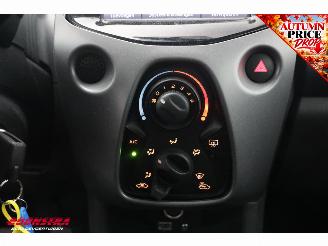 Toyota Aygo 1.0 VVT-i x-play Cruise Navi Apple/Android Camera Airco picture 29