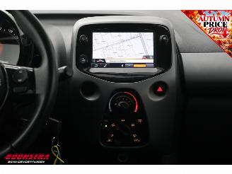 Toyota Aygo 1.0 VVT-i x-play Cruise Navi Apple/Android Camera Airco picture 18