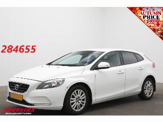 Damaged car Volvo V-40 2.0 D2 Kinetic Cruise AHK SHZ Bluetooth 2015/6