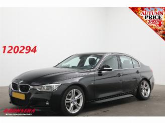 Schadeauto BMW 3-serie 320i High Executive M Sport Aut. Leder SHZ LED Apple/Android 2017/8
