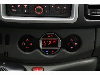 Renault Trafic T29 L2-H1 2.5 dCi Aut. DC AHK PDC Cruise Navi Clima Imperiaal picture 14
