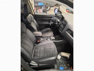 Mitsubishi Outlander Outlander (GF/GG), SUV, 2012 / 2022 2.4 16V PHEV 4x4 picture 9
