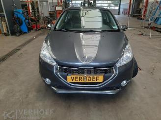 Coche siniestrado Peugeot 208 208 I (CA/CC/CK/CL), Hatchback, 2012 / 2019 1.2 Vti 12V PureTech 82 2012/11
