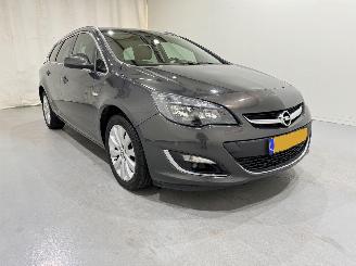 Vaurioauto  passenger cars Opel Astra Sports Tourer 1.4 Edition Navi/Clima 2016/2