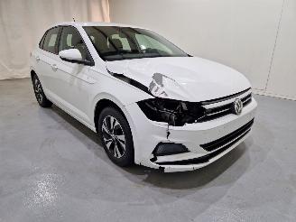 damaged passenger cars Volkswagen Polo 1.0 Comfortline Airco 5-Drs 2019 2019/4