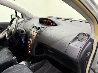 Toyota Yaris 5-Drs 1.3 VVT-i Automaat Clima picture 19