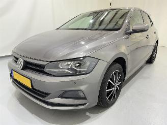 damaged passenger cars Volkswagen Polo VI 5-Drs 1.0 MPI Airco 2018/4
