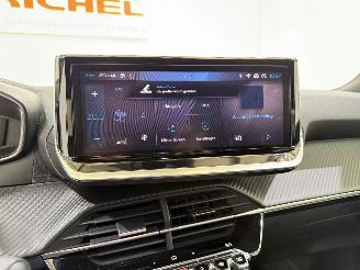 Peugeot 2008 1.2 PureTech 100 Allure picture 15