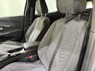 Peugeot 2008 1.2 PureTech 100 Allure picture 26