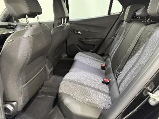 Peugeot 2008 1.2 PureTech 100 Allure picture 22