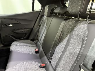 Peugeot 2008 1.2 PureTech 100 Allure picture 23