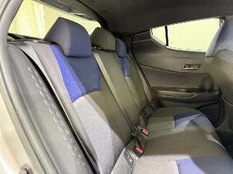 Toyota C-HR 1.8 Hybrid Bi-Tone Plus picture 27