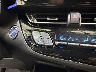 Toyota C-HR 1.8 Hybrid Bi-Tone Plus picture 17