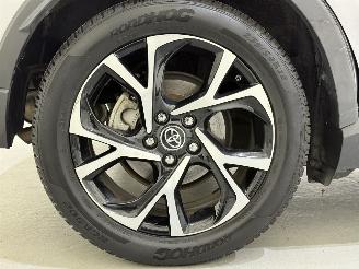 Toyota C-HR 1.8 Hybrid Bi-Tone Plus picture 15