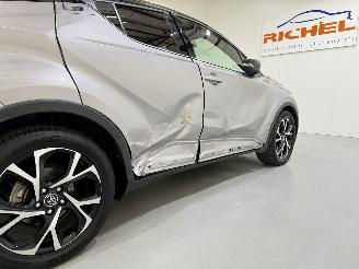 Toyota C-HR 1.8 Hybrid Bi-Tone Plus picture 14
